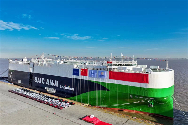 China's largest dual-fuel-powered car carrier sets sail